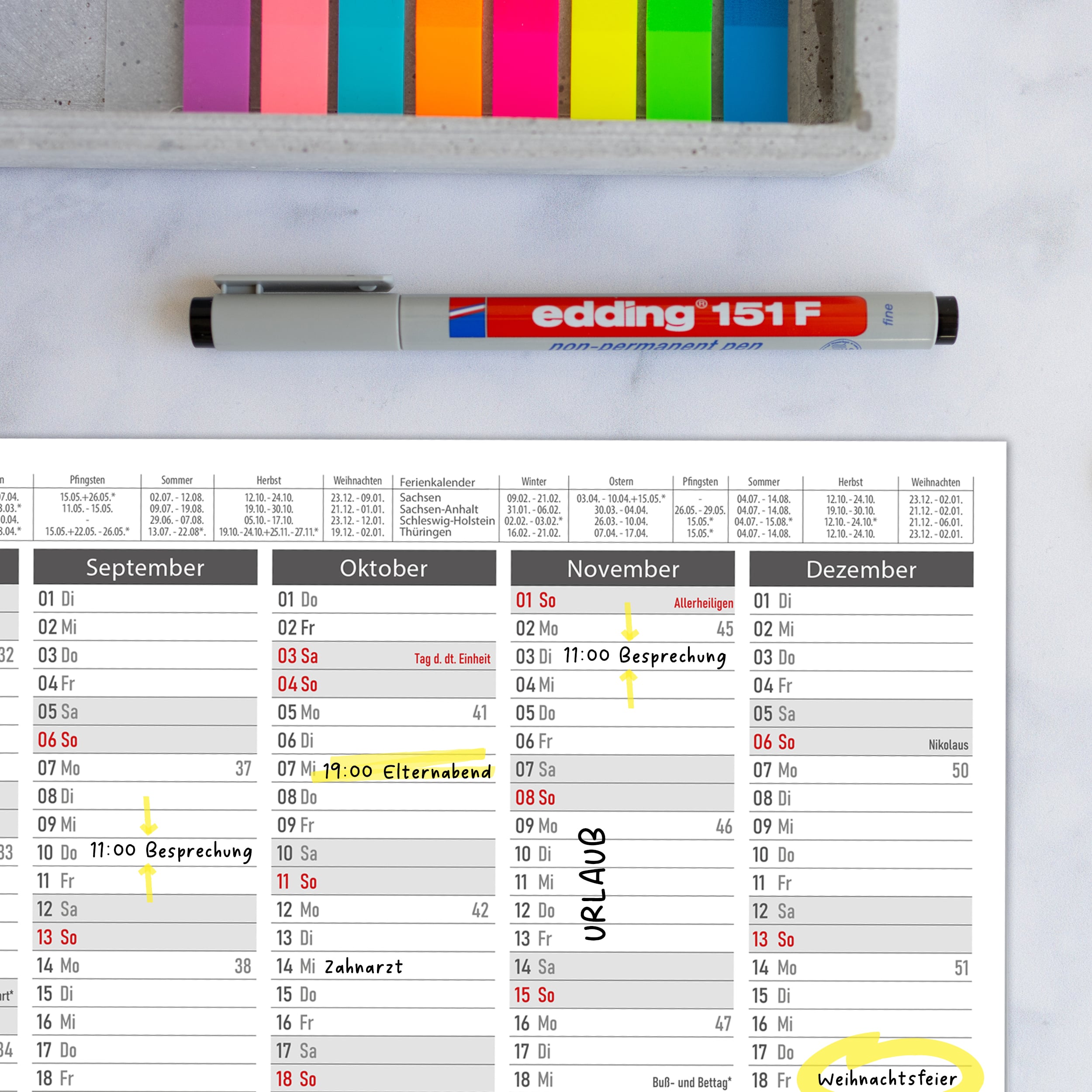 Abwischbarer A4 Tafelkalender 2026 "Grau" Kalender inkl 1 Stift Abwischbarer A4 Tafelkalender 2026 "Grau" Kalender inkl 4 Stifte